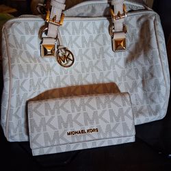 Micheal Kors Purse 