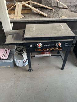 28 inch two burner Blackstone with lid