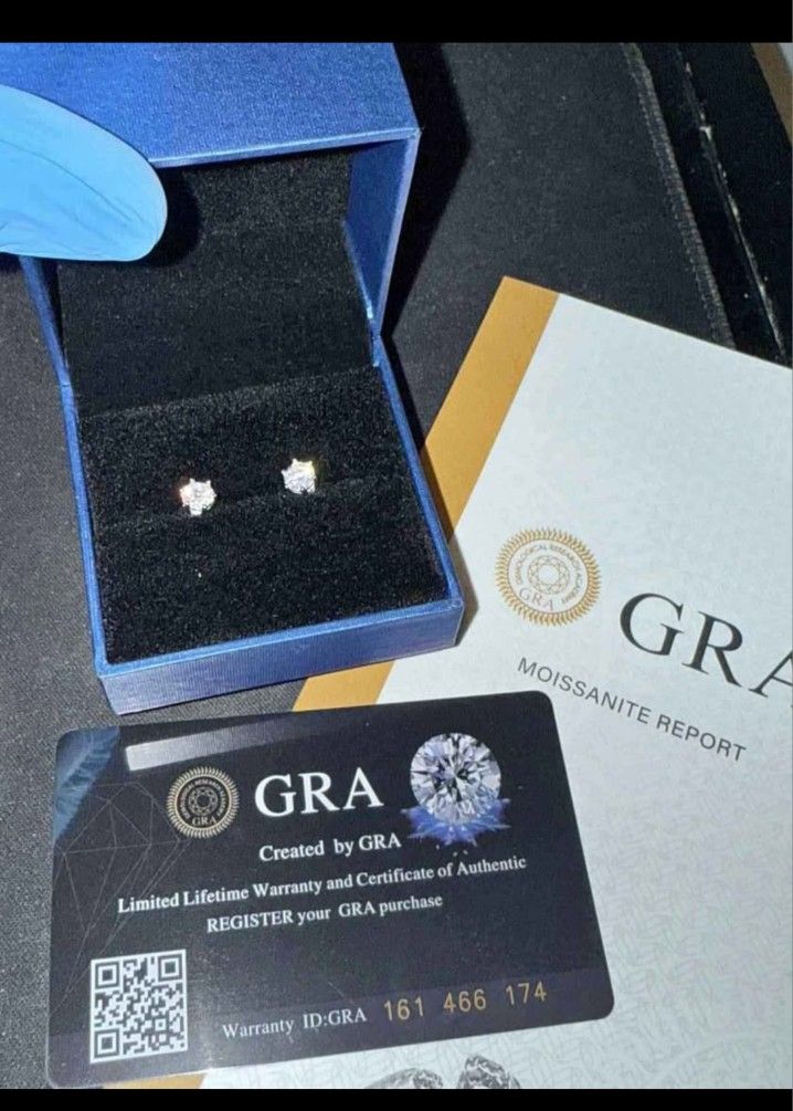 VVS1 mossinite Earrings