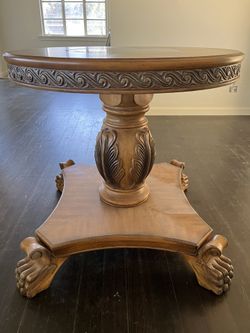 Beautiful Glass Top Table And 4 Chairs 