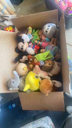 SMALL LOT OF PLUSH