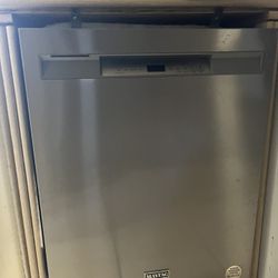 MAYTAG dishwasher