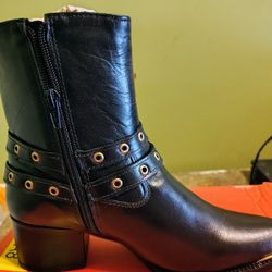Women Boots Blk Leather Sz 5.5 And 6.5