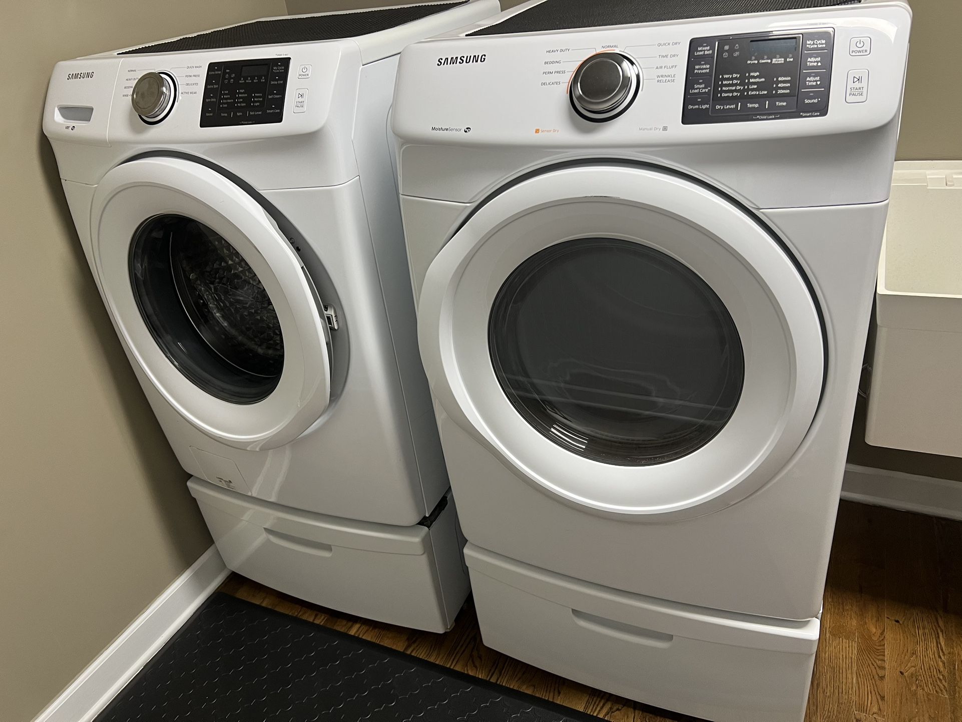 Washer and Dryer with Pedestals