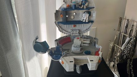 Star Wars Millennium Falcon Playset with Figures