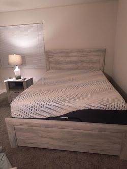 Queen Size Bed Room Set W/ Adjustable Base