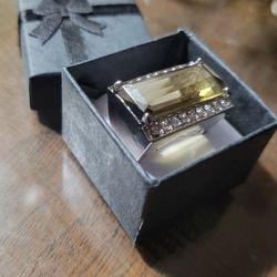 Size 10 large chunky ring w/ topaz