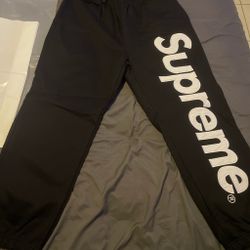 SUPREME SWEATS