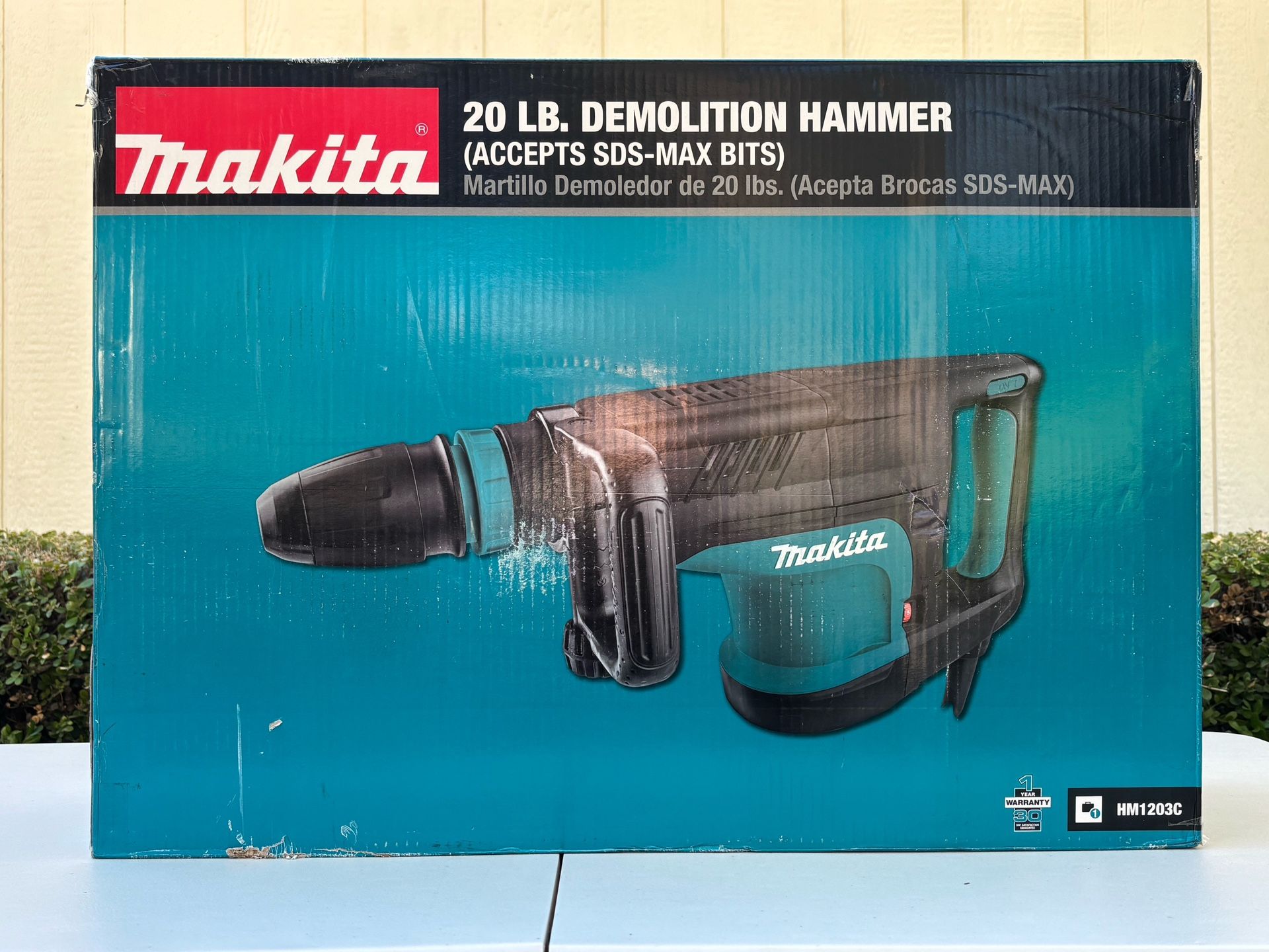 Makita 14 Amp SDSMAX Corded Variable Speed 20 lb Demolitioyn Hammer Soft Start, Side Handle With Case 