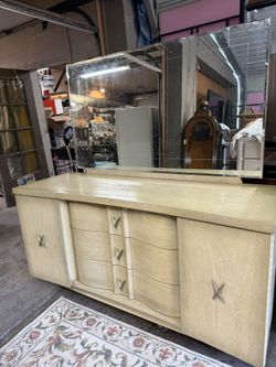 Blonde Vintage 2 Dressers And Bed