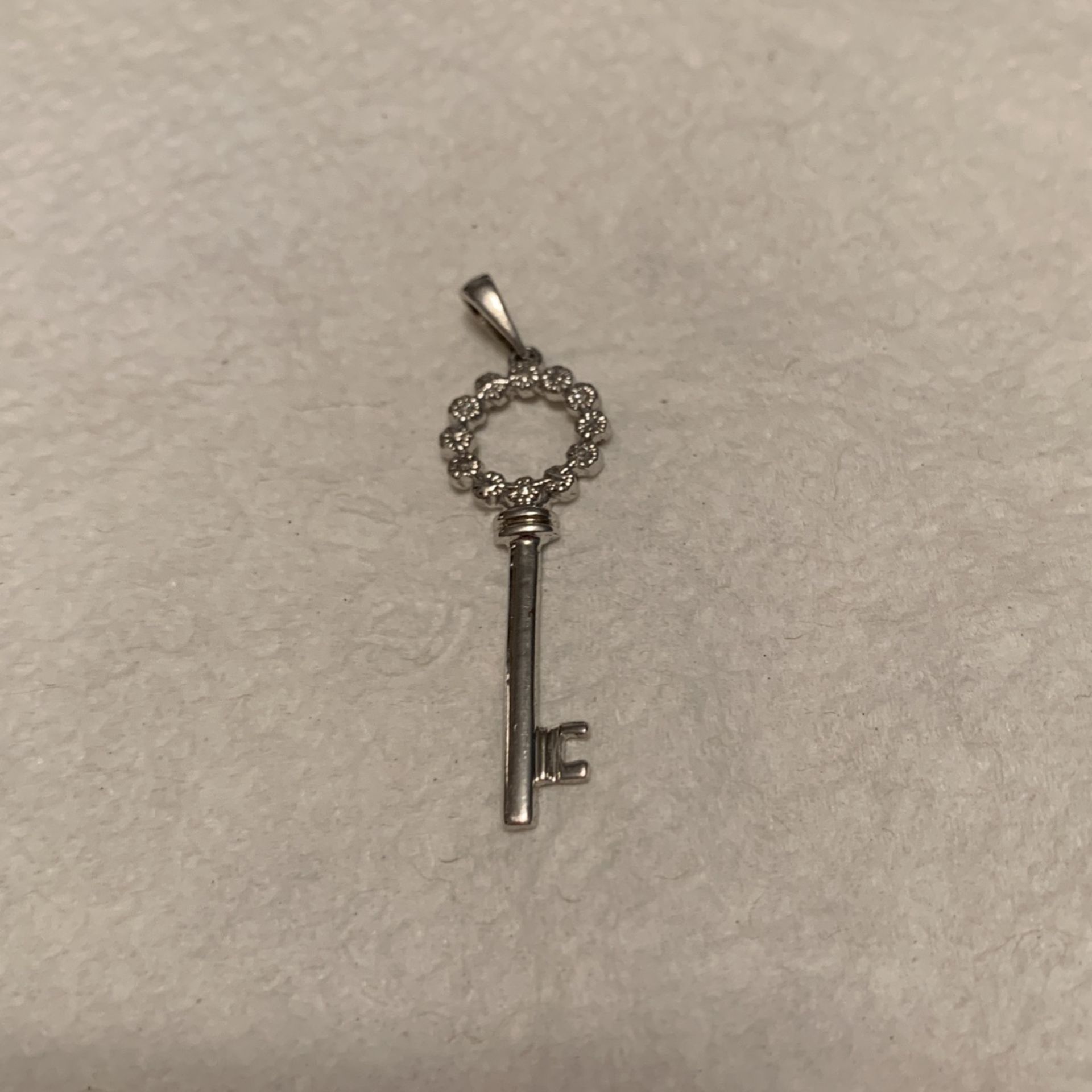 925 sterling silver key pendant with Sarausky crystals