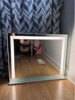 Vanity mirror