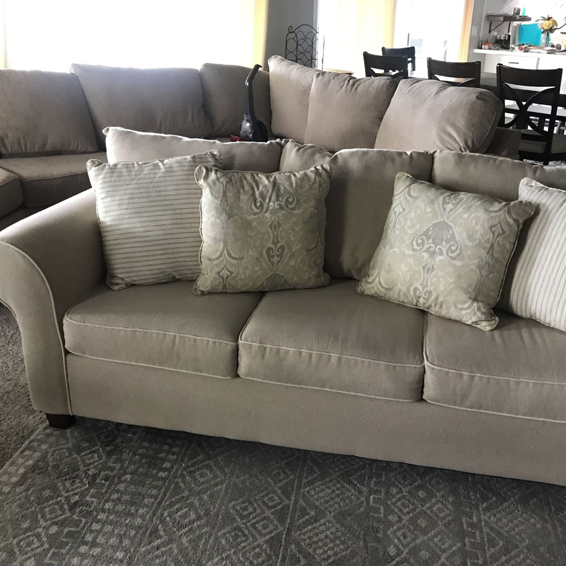 Sofa Beige 3 Cushion Seating with Original Coordinating Pillows