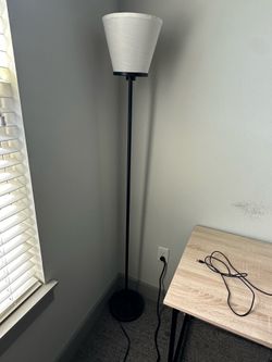 Lamp with set of 6 light bulbs