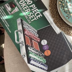 Brand New 300 Poker Set