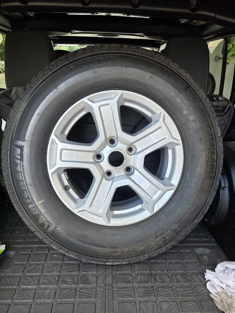 Jeep Rim MOPAR And TIRE Michelin brand NEW NEVER USED
