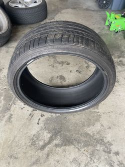 Bridgestone Potenza Re050a 225/35/R19 88Y all season tire