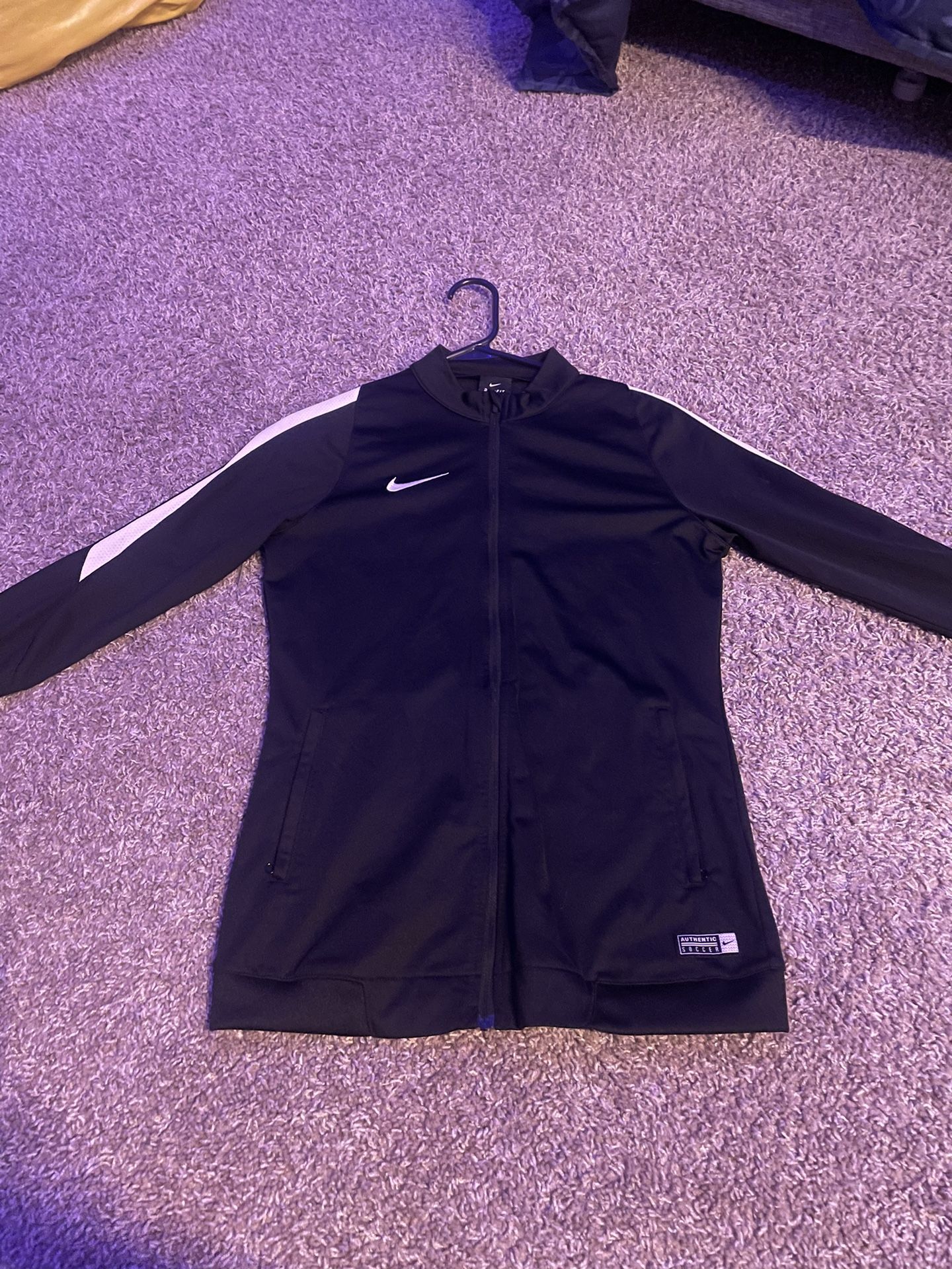 women’s small nike zip up