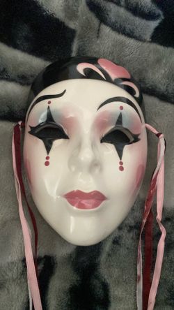 Porcelain mask decoration for wall