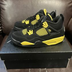 Nike Air Jordan 4 Retro Thunder Size 6Y