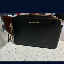 Michael Kors Purse 45$