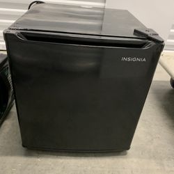 Mini Fridge Insignia