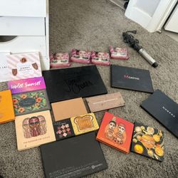 Eyeshadow, Blush And Gave Palettes 