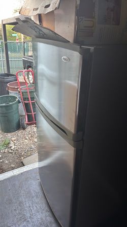 Whirlpool Refrigerator 22c