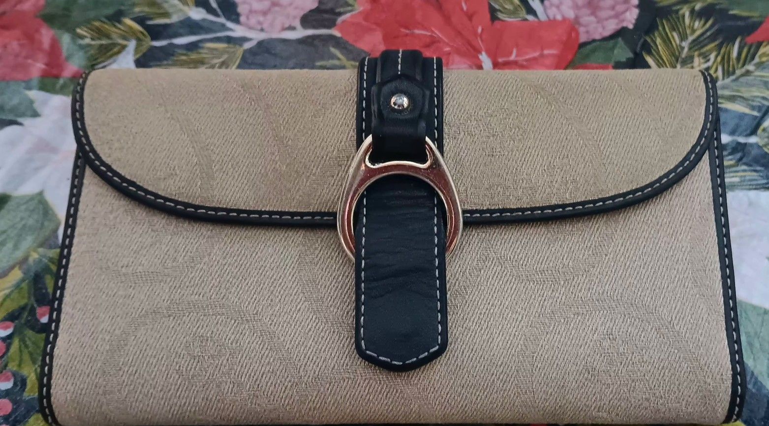 Vintage Dooney and Bourke Wallet