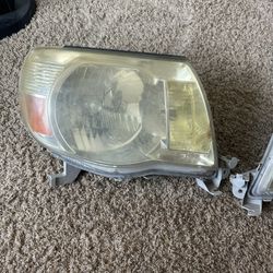 2005-2011 Toyota Tacoma Headlights 