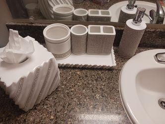 Diamond bathroom set