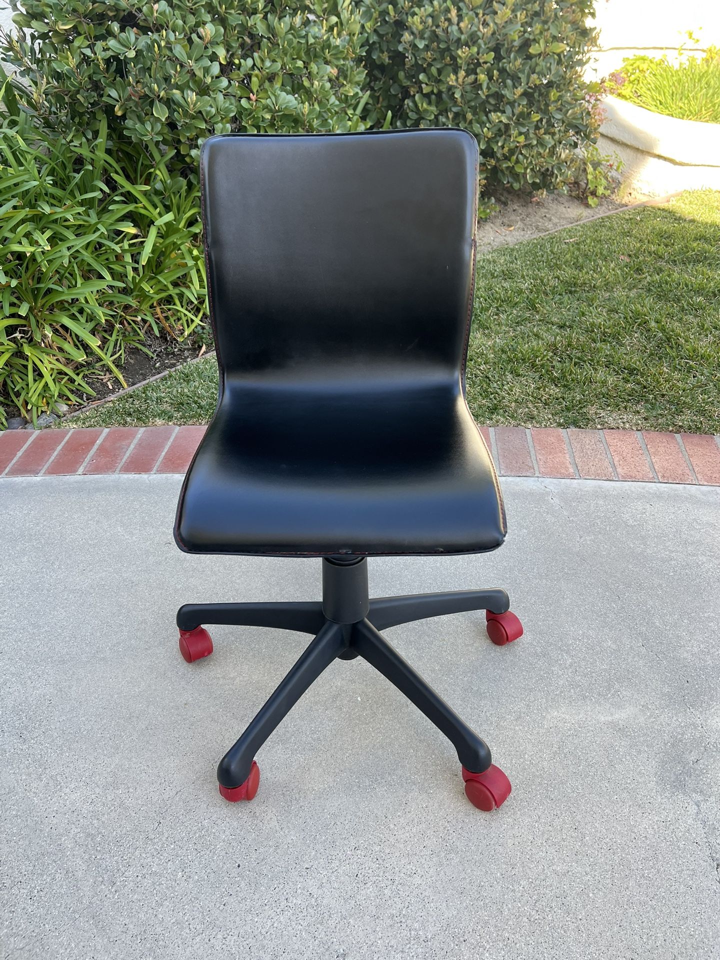 Cheap! Modern Swivel Adjustable Desk Chair (Student Computer Office)