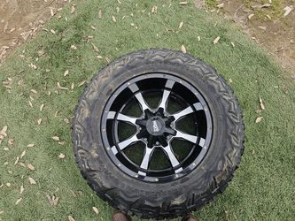 Vendo Estos Rines Con Llantas. Las Llantas Estan A Mitad De Vida
