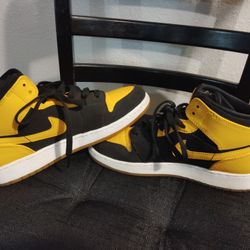  Air Jordan 1 Mid New Love Yellow Black White