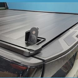 RETRAX PRO XR MANUAL RETRACTABLE TONNEAU COVER W/ T-SLOT RAILS