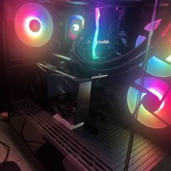 GAMING PC WITH RTX 4070, HUNTSMAN MINI KEYBOARD AND RAZER BASILISK 