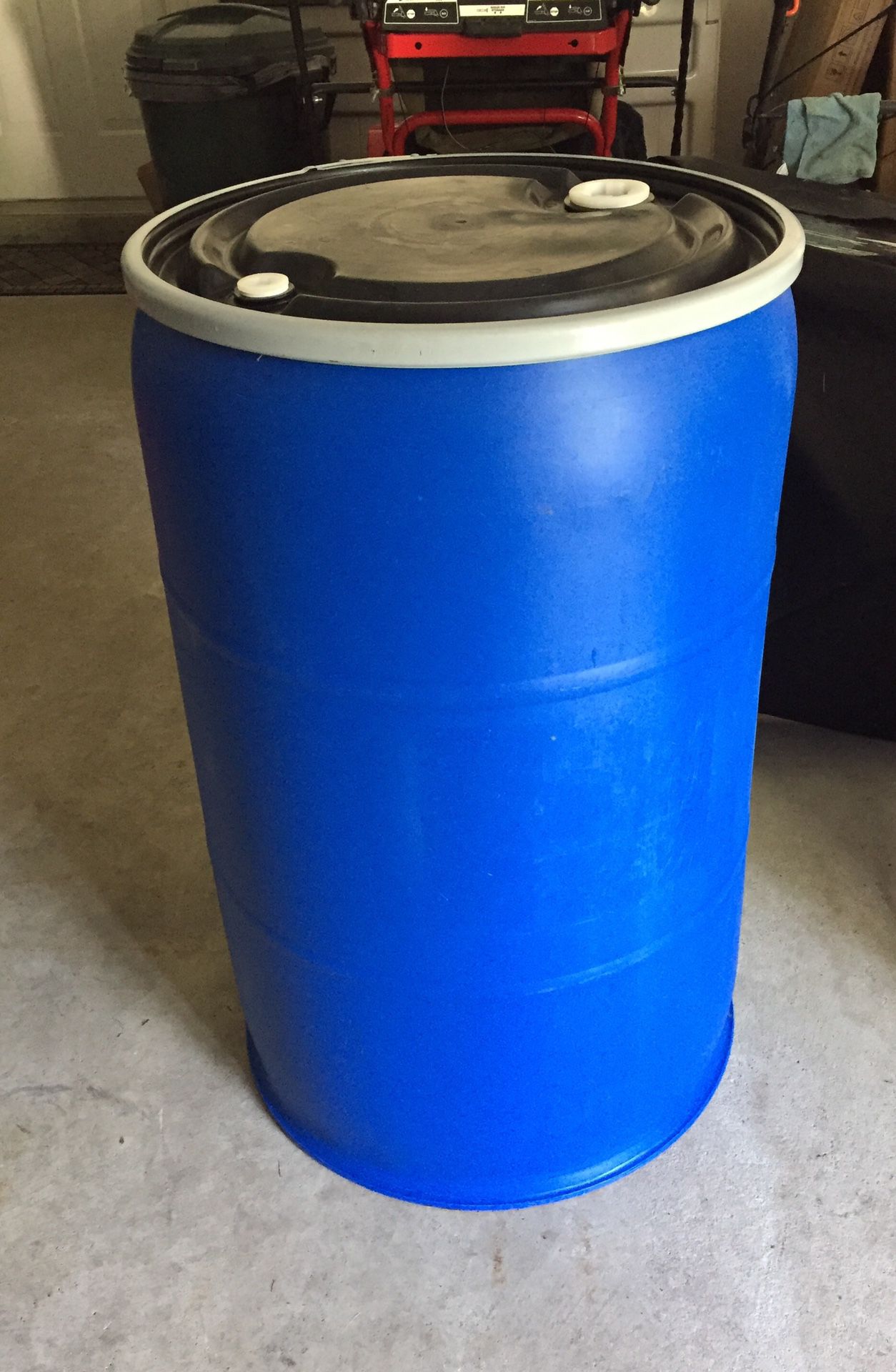 55 gallon Blue or Black Storage Barrel Container Bin! Use for shipping, storage or as a cooler! BRAND NEW, MINT