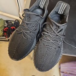 🚩Mens size 10.  adidas Yeezy Boost 350 & Nike DUNK BRAND NEW SIZE 10 🚩🚩