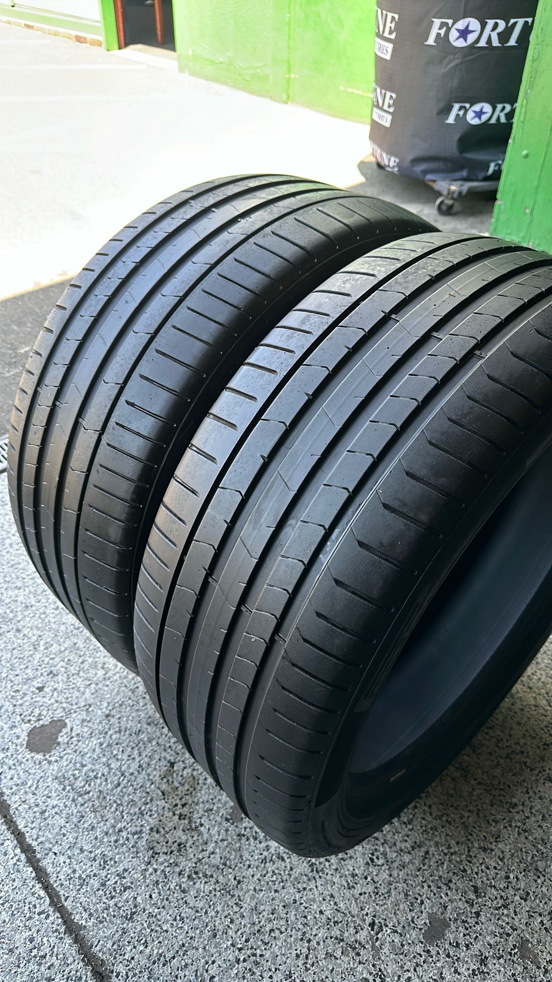2 Used 275/40R21 Pirelli Runflat Tires 275 40 21