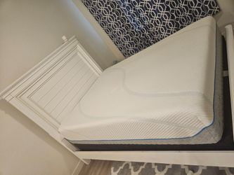 Complete AFW Queen Bedroom Set - Like New