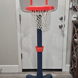 Step2 Shootin' Hoops Junior Basketball Set