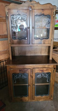 Solid wood 2 piece cabinet hutch
