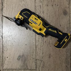 Dewalt 20v cordless multi tool with blade