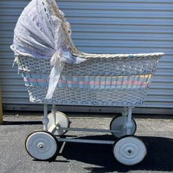 NY: Vintage Baby Shower Bassinet
