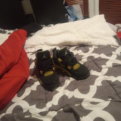 Jordan 4s Yellow Thunder  VERY CHEAP!!!