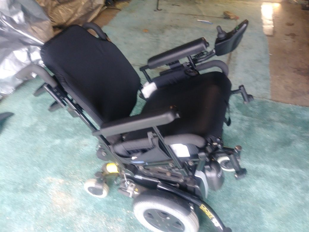 Invacare Electric Wheelchair Brand New Batteries Like Brand New 500 Bucks