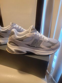 New Balance 2010 Size 11 (BRAND NEW NEVER WORN)