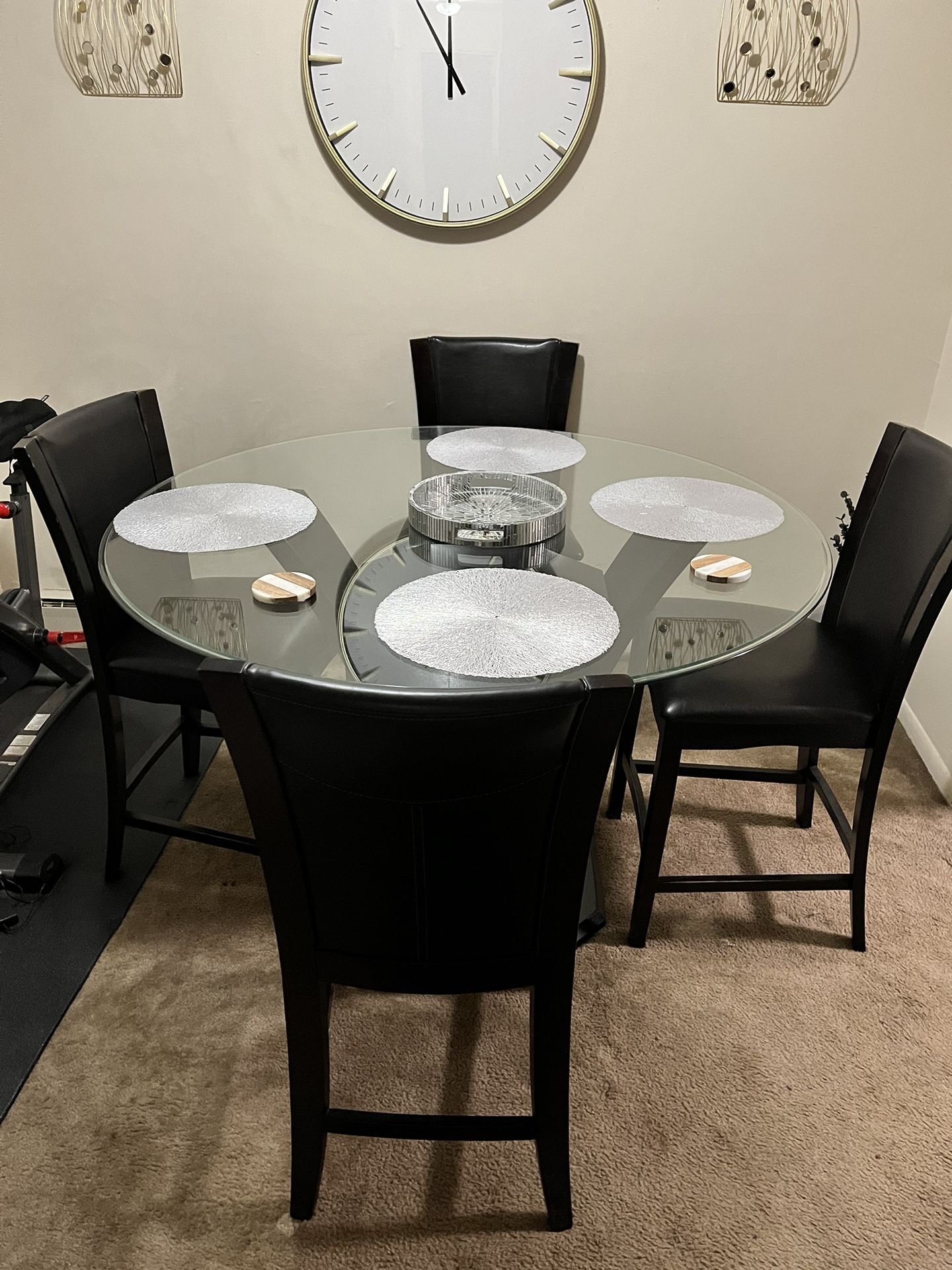 dining table and chairs For 200$