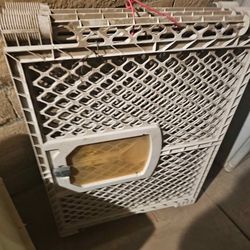 Play gate needs to be cleaned two sets together clearing out your gain just need to clean.