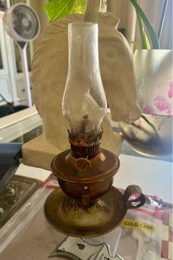 Vtg 7” oil lamp